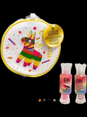 CAÍ Para Mi Piñata Lip Gloss Set in White & Yellow Zipper Case